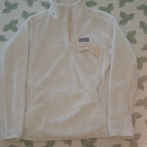Patagonia kangaroo pocket.